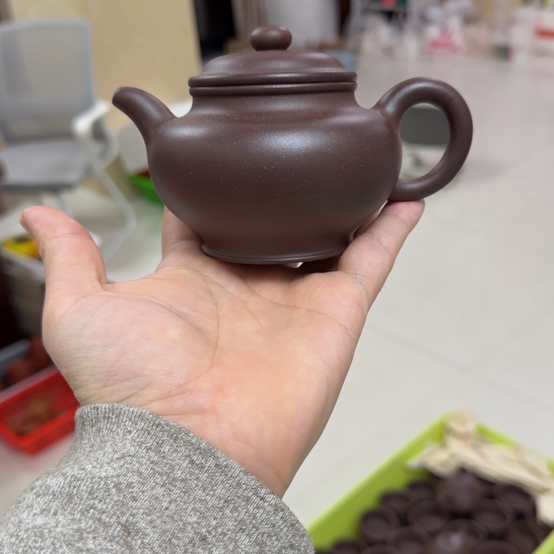 茶杯紫砂微瑕的壶