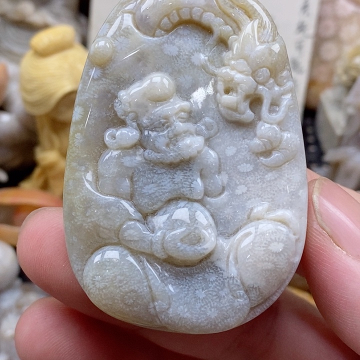 颈饰未镶嵌硅化珊瑚（珊瑚玉）