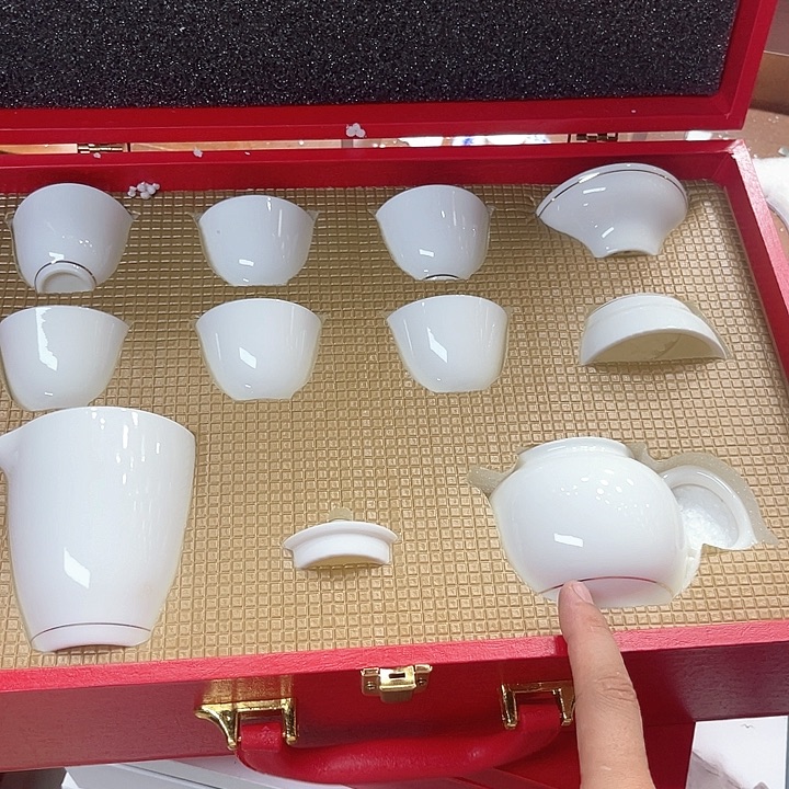 孤品茶具套装等。      