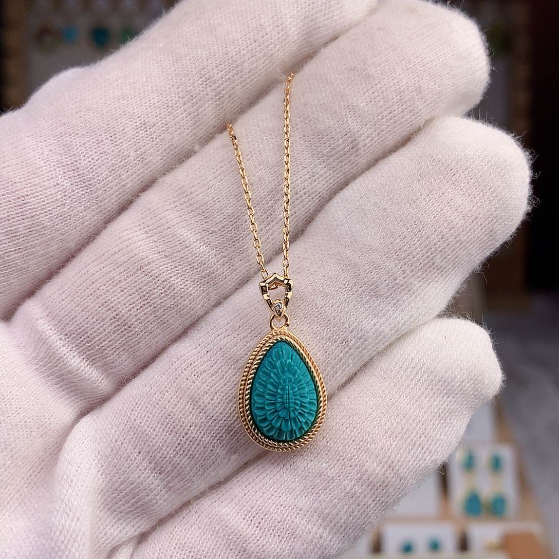 绿松石颈饰未镶嵌