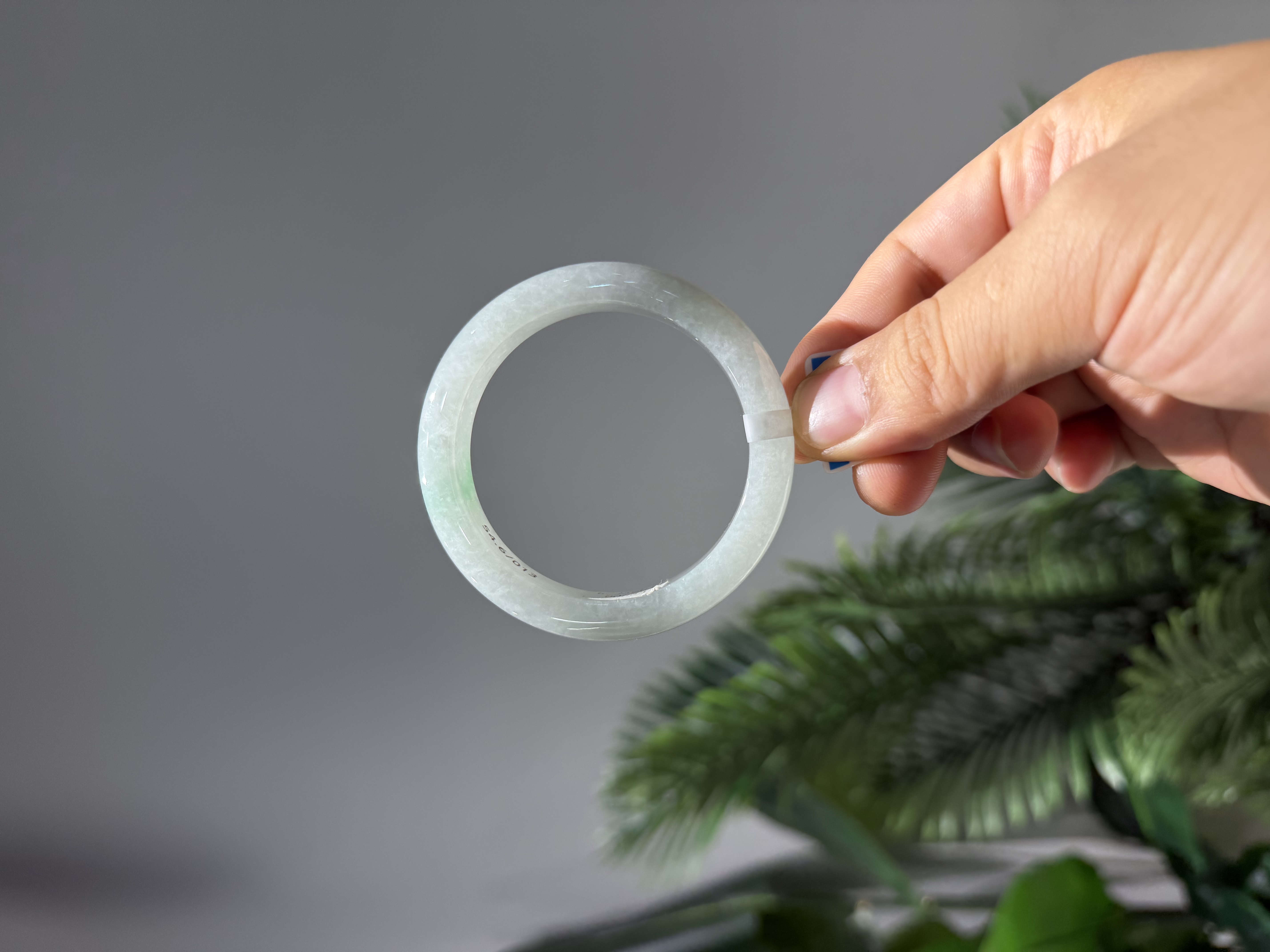 缅甸A货翡翠手镯编号013，圈口54.5-55，条宽12，条厚8.3