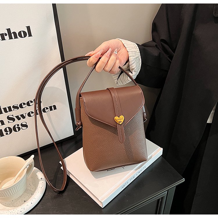 【长15高9宽6】2024新款时尚百搭高级感单肩斜挎包咖色2802