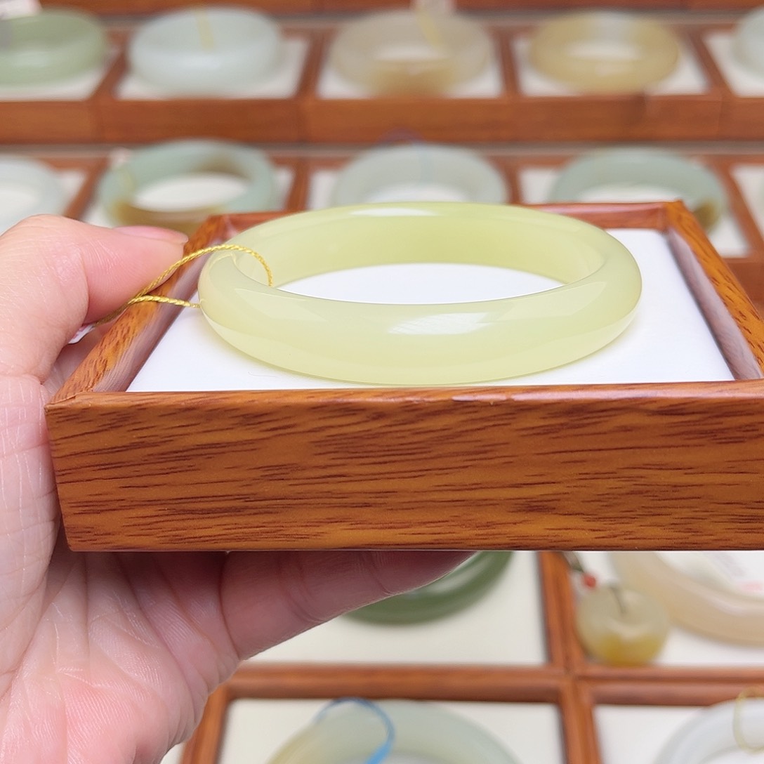 和田玉手镯未镶嵌54