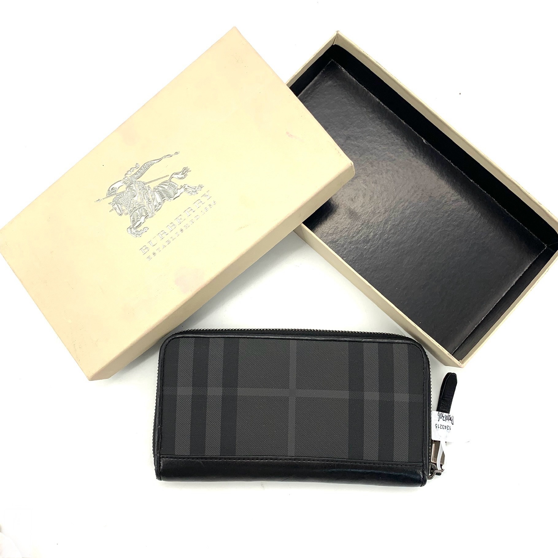 95新 BURBERRY/博柏利 经典炭灰色格纹拉链钱包 尺寸19/10