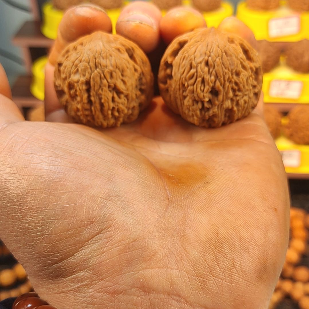 一***饼文玩核桃吊坠绣球40