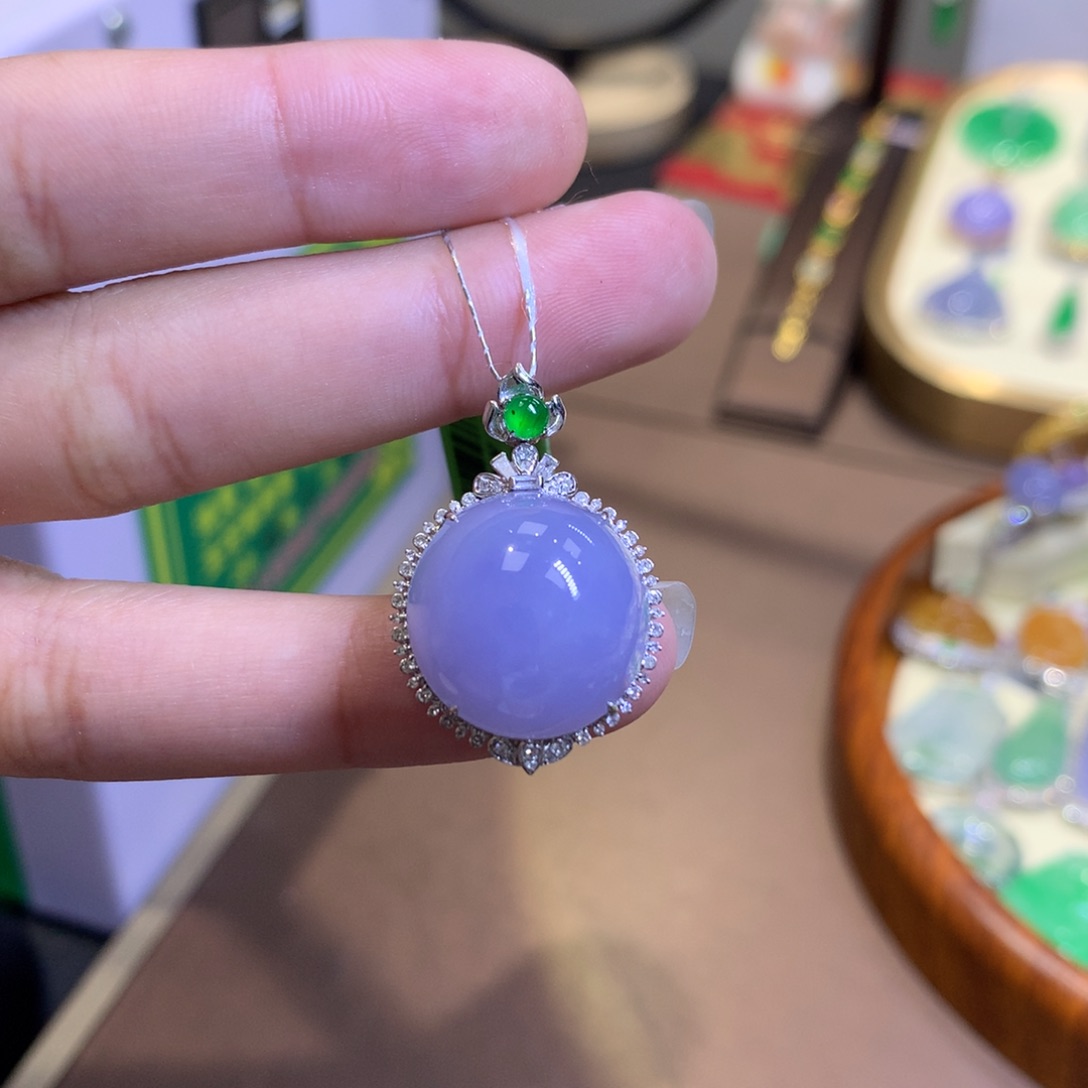 翡翠18K金镶嵌颈饰翡翠