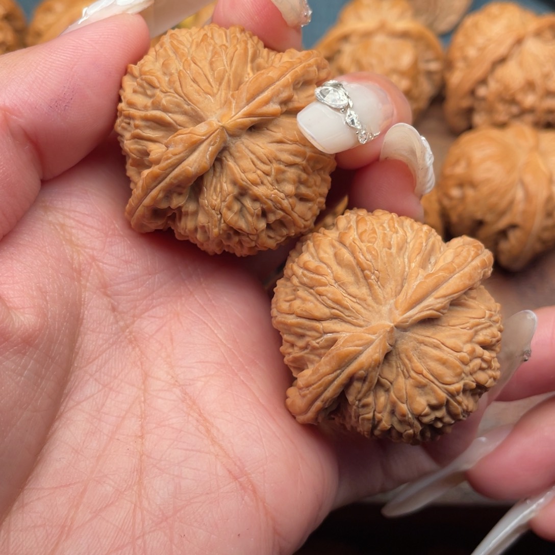 文玩核桃吊坠?*全品，白狮子42