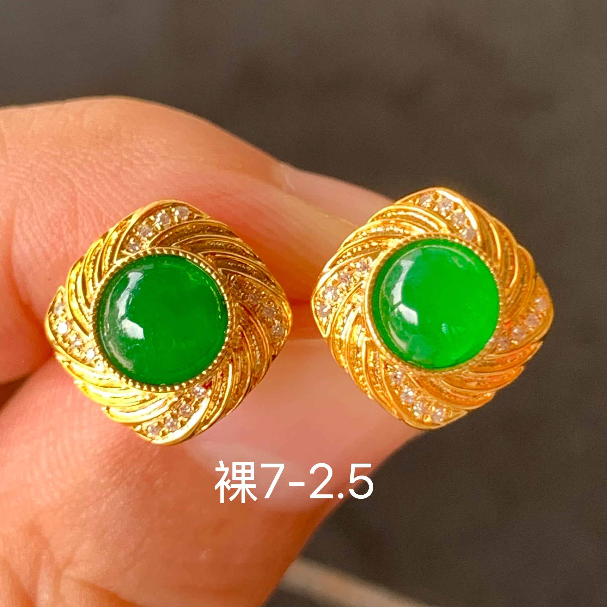 高冰满绿蛋面天然翡翠耳钉镶嵌精致女生配饰翡翠保真高级感玉石