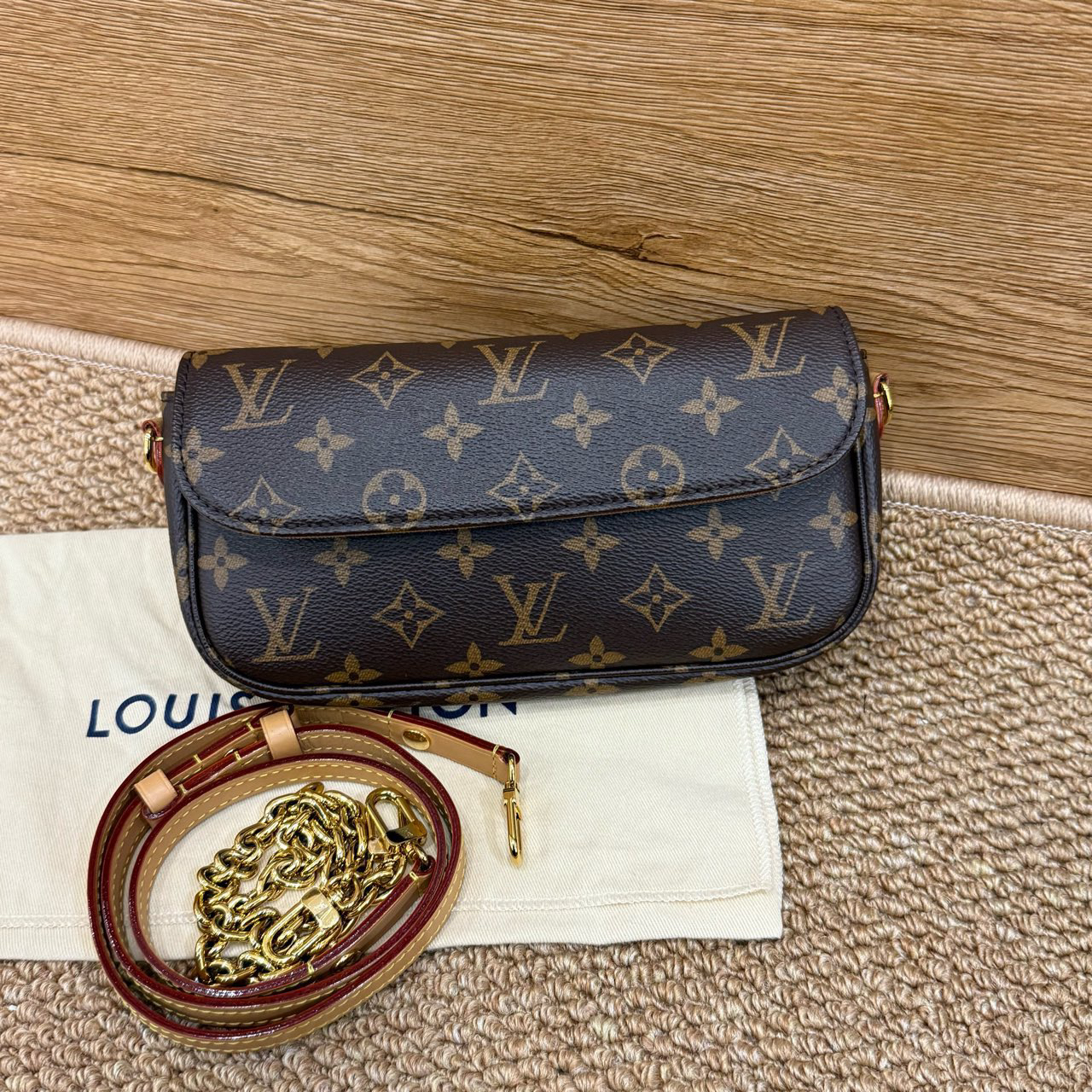 95新 LouisVuitton/路易威登 经典老花ivy斜挎包