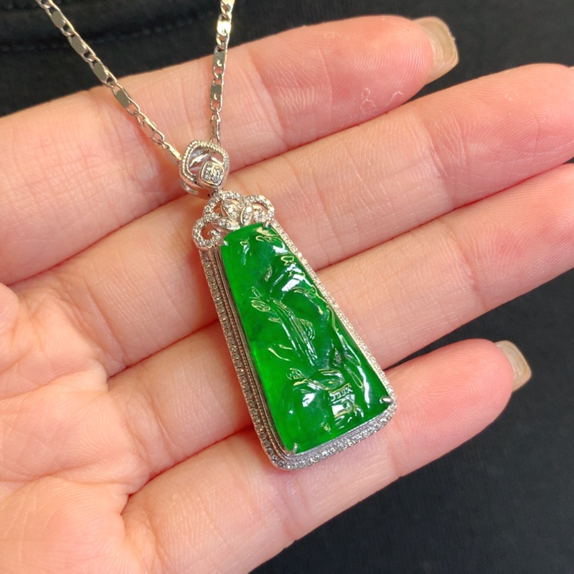 【闪购商品】翡翠18K金镶嵌吊坠(赠链)山水牌