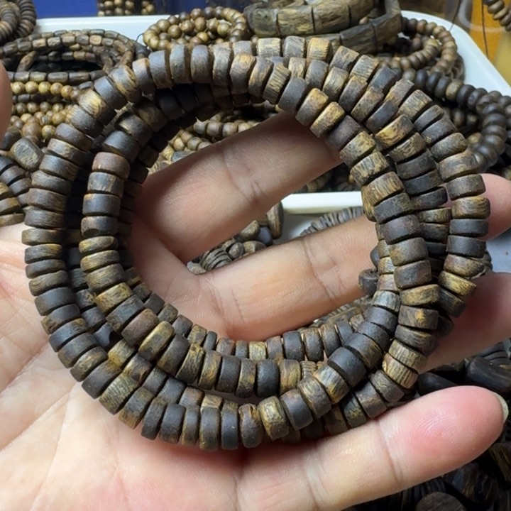 沉香手串电****设乌身手串32克