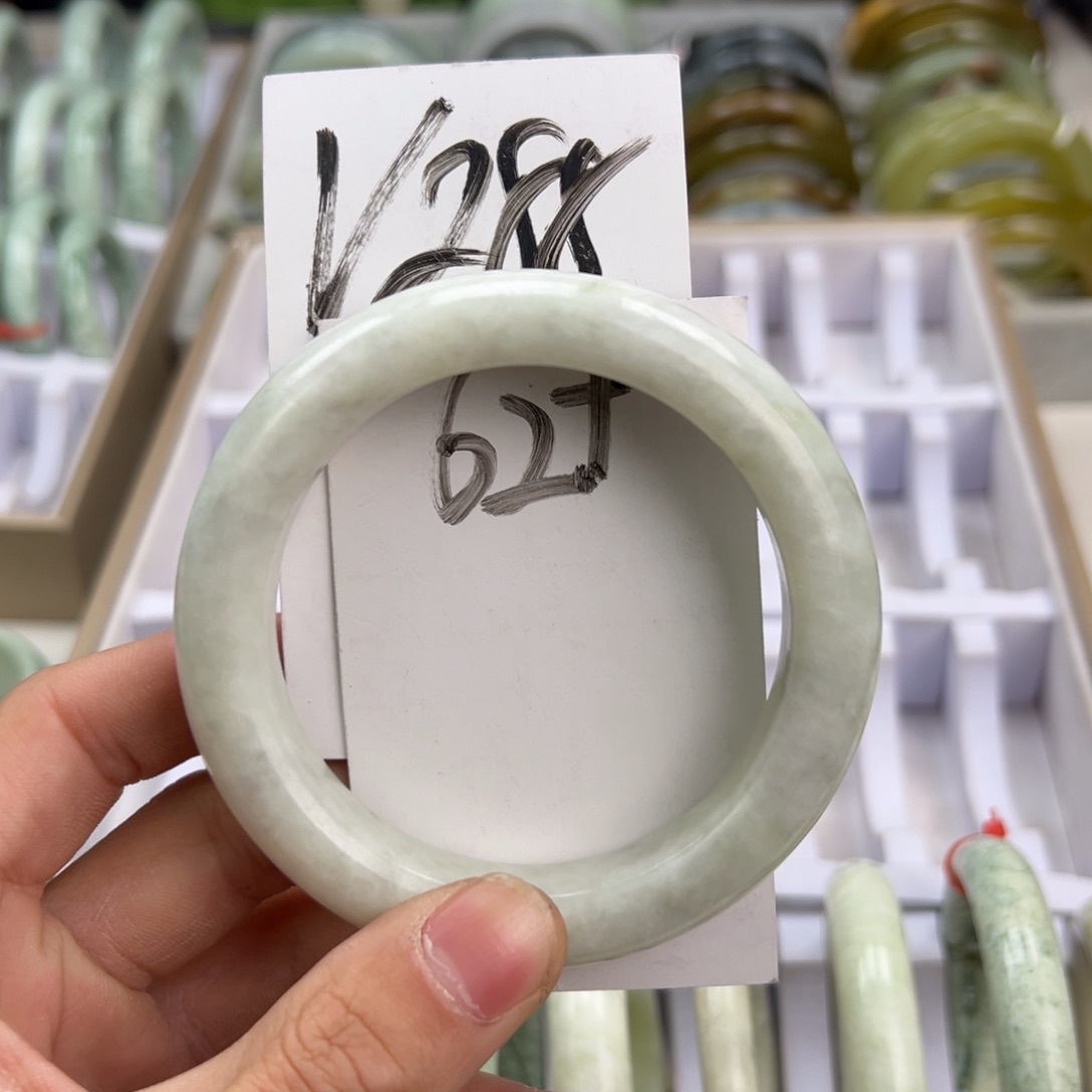 岫玉手镯未镶嵌天然岫玉