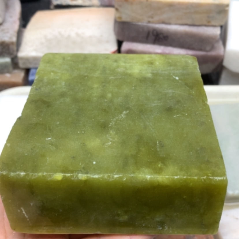 【闪购商品】石英质玉手镯未镶嵌牛油果绿