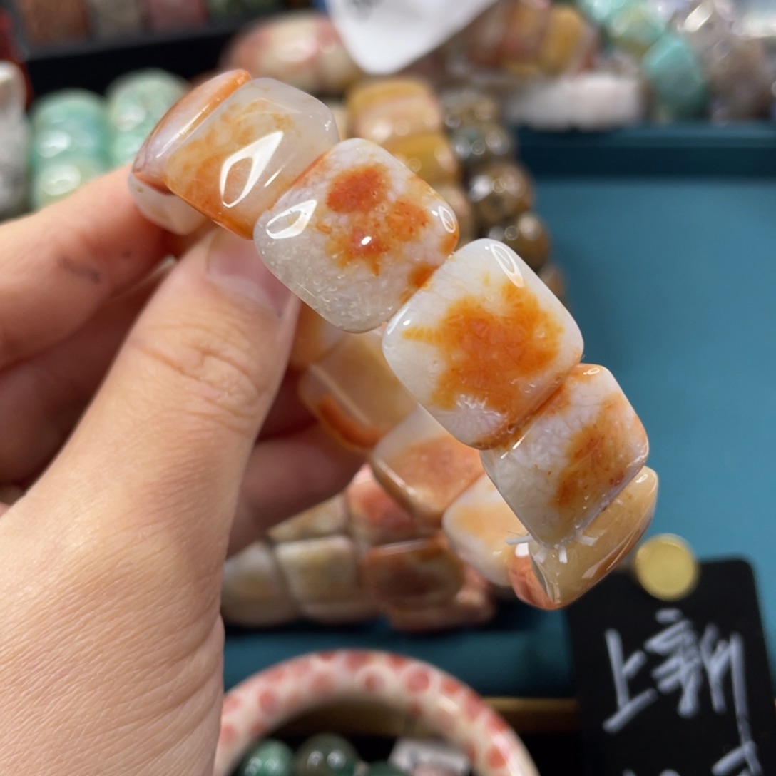 未镶嵌手镯硅化玉