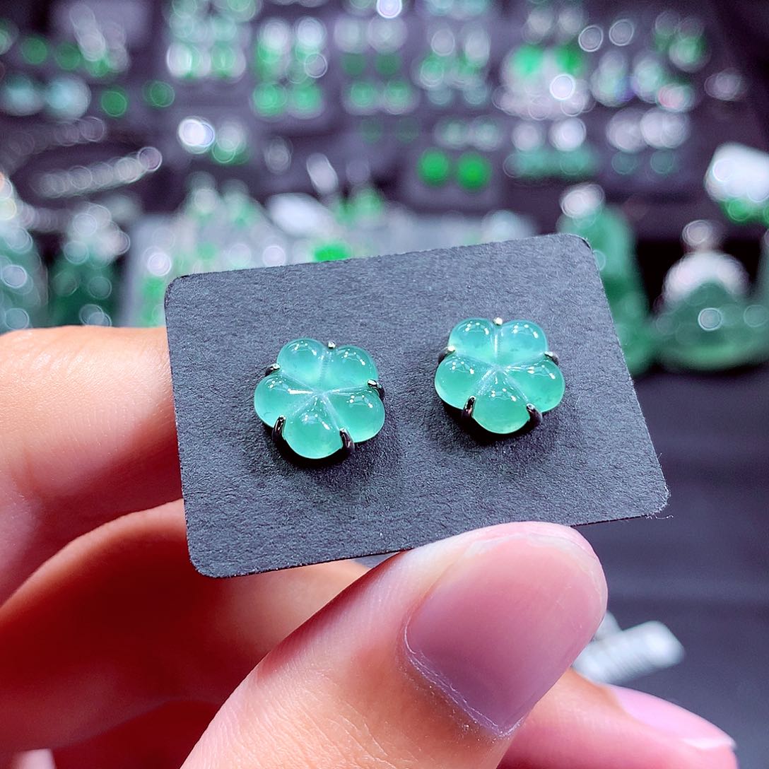 翡翠未镶嵌颈饰挂件