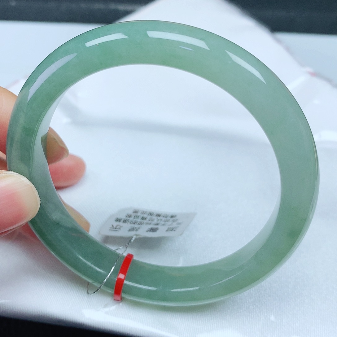 翡翠手镯未镶嵌56圈