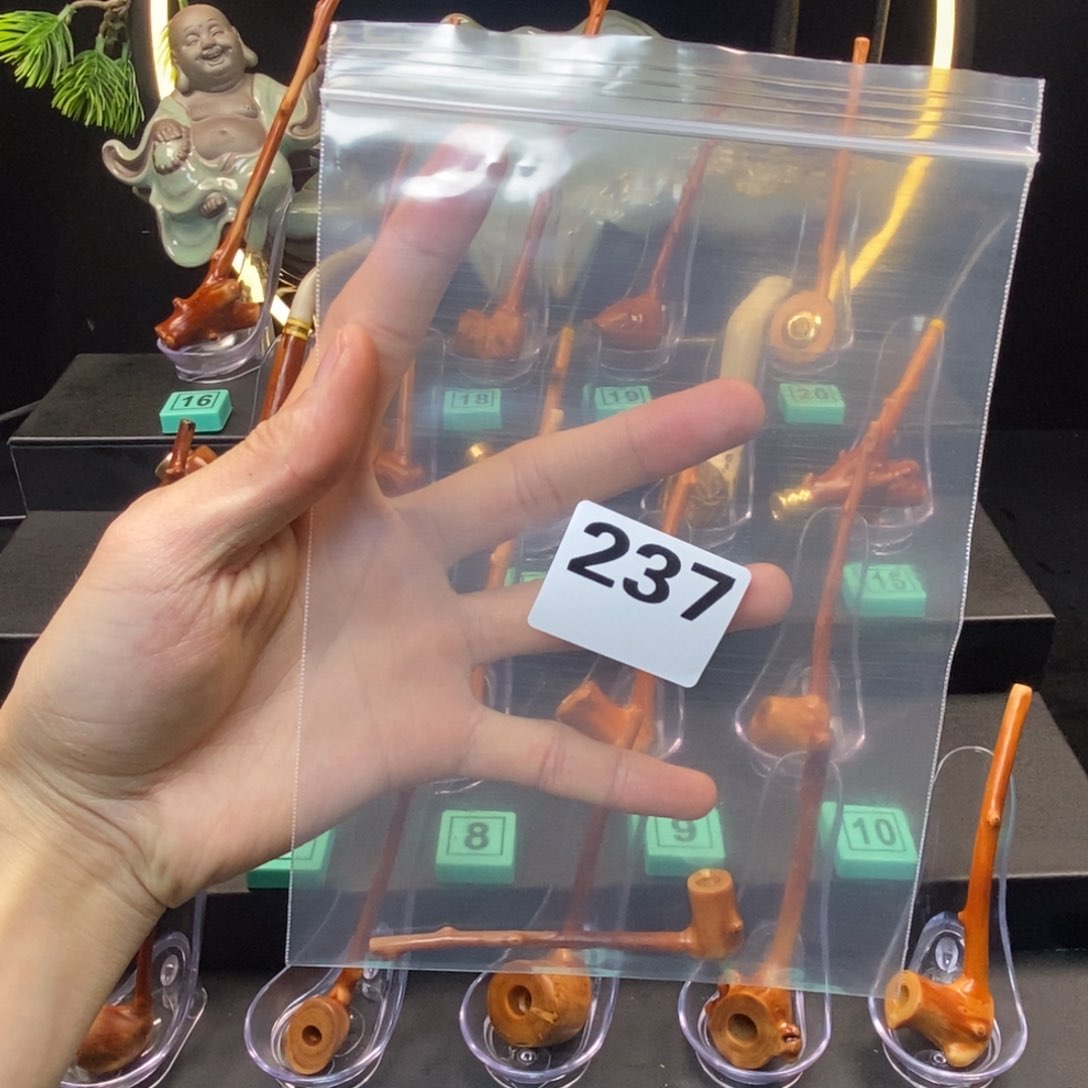 黑果木三****。檬子木烟斗