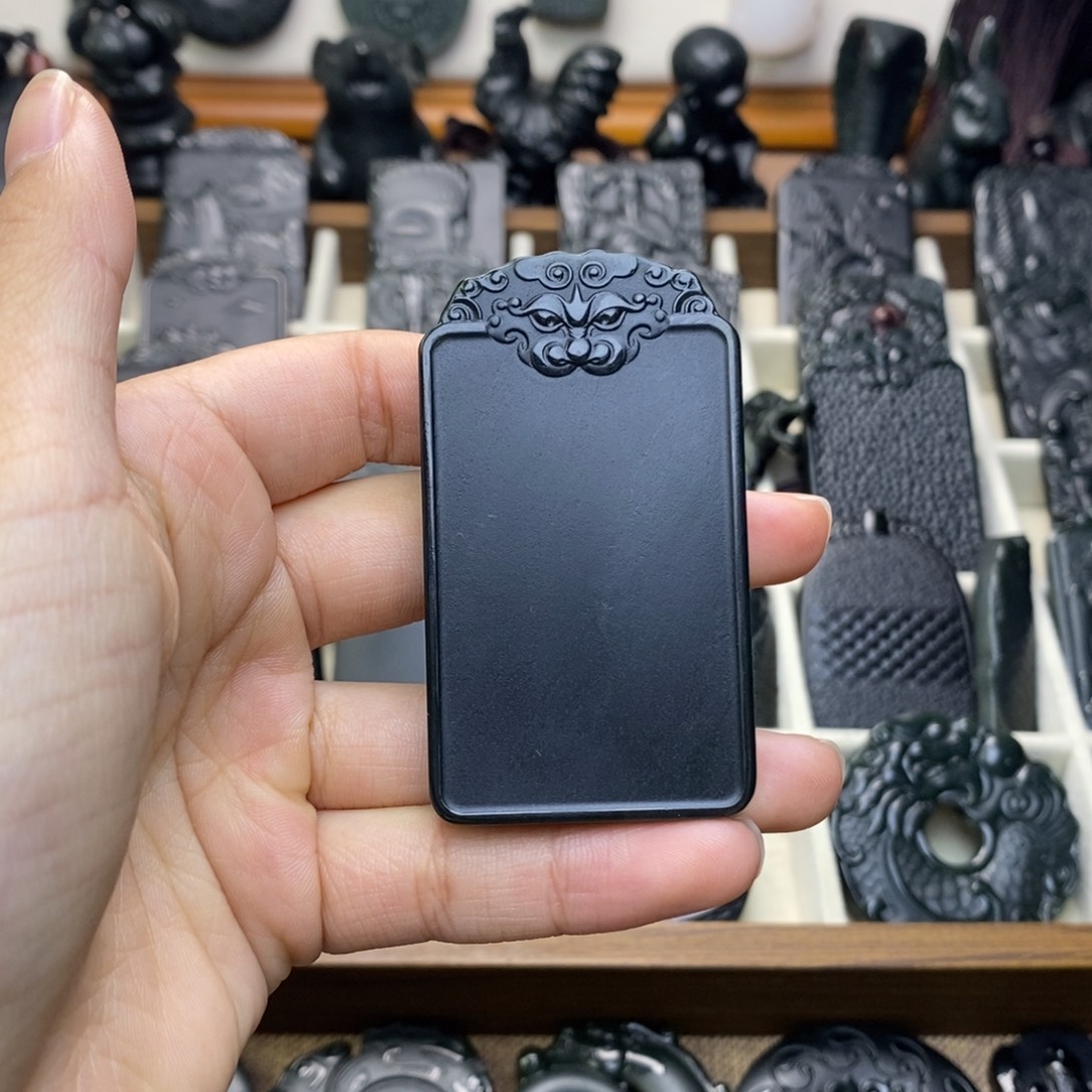 聚***居和田玉未镶嵌颈饰