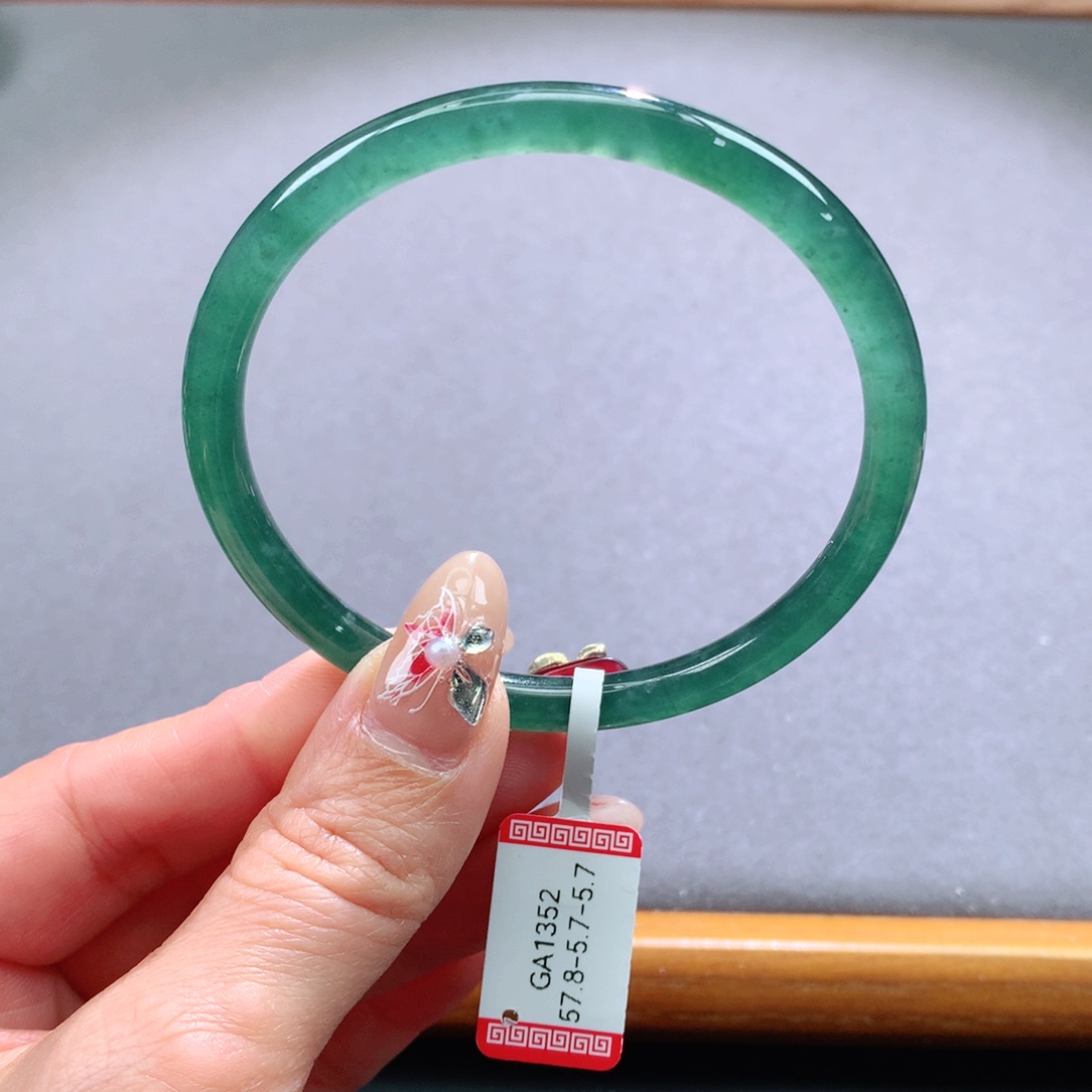 翡翠手镯未镶嵌天然翡翠手镯