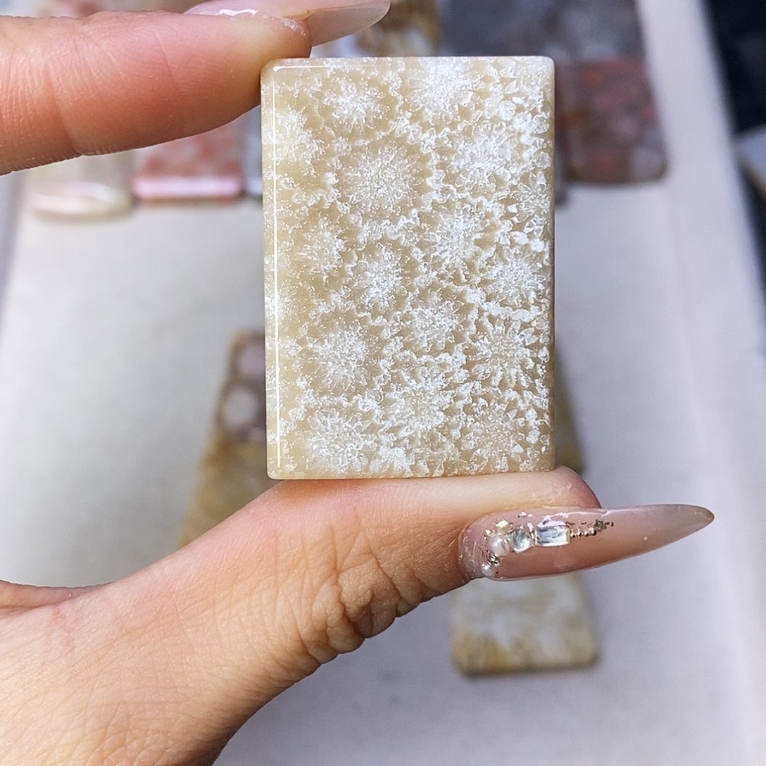 合金颈饰硅化玉T***y吊坠