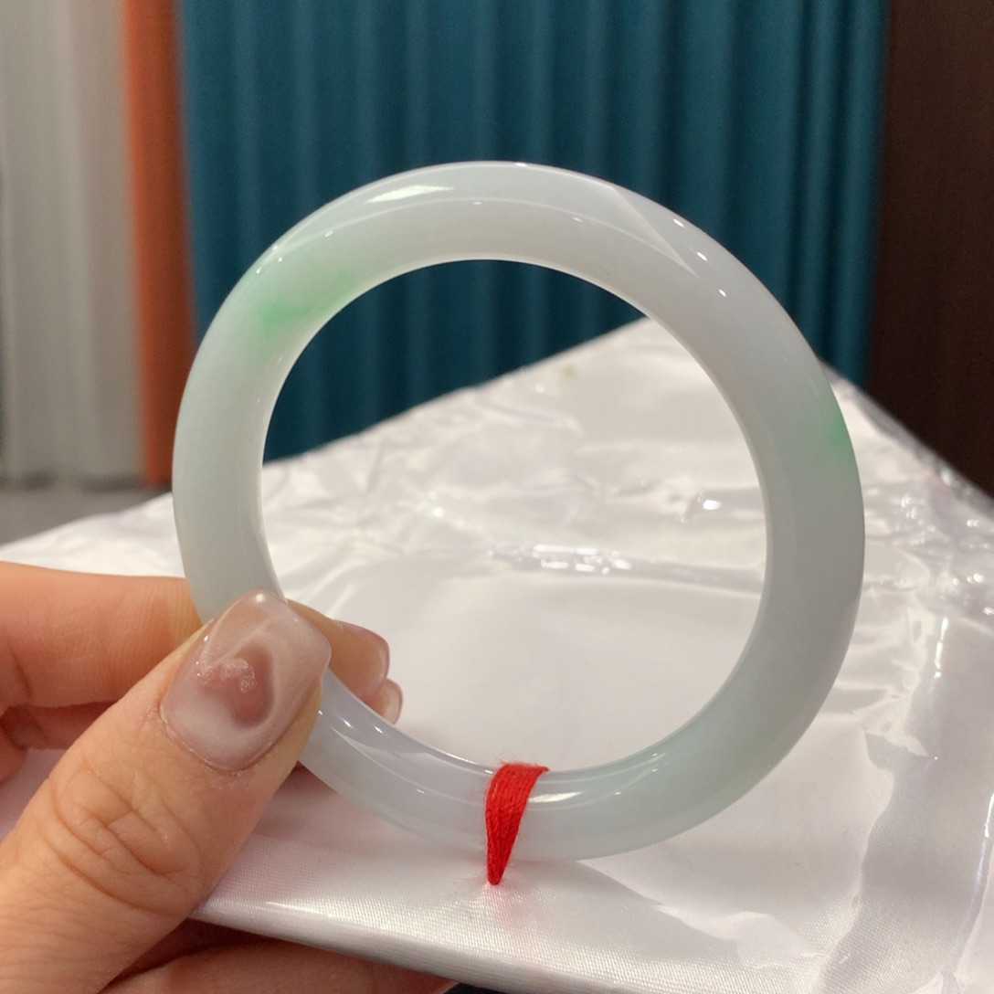 未镶嵌手镯翡翠小**.完美者慎拍 圈口54