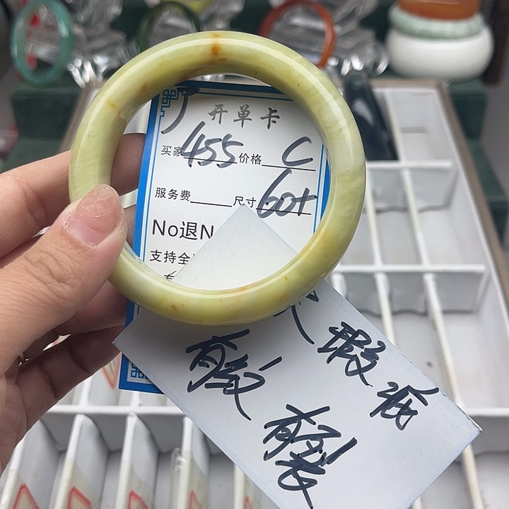 蛇纹石玉未镶嵌手镯