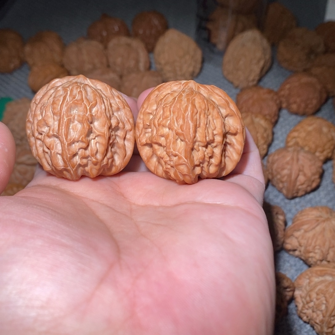 吊坠桃核40磨盘。  