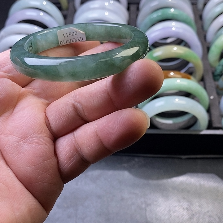 菱***菱翡翠未镶嵌手镯8，正