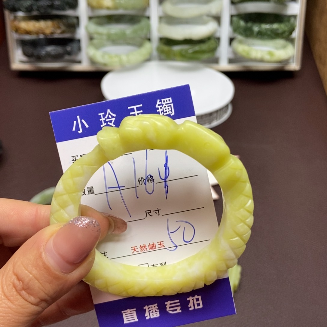 蛇纹石玉手镯未镶嵌
