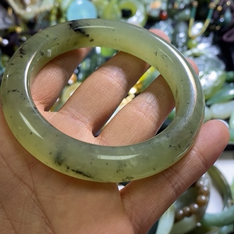 岫玉手镯未镶嵌56口径
