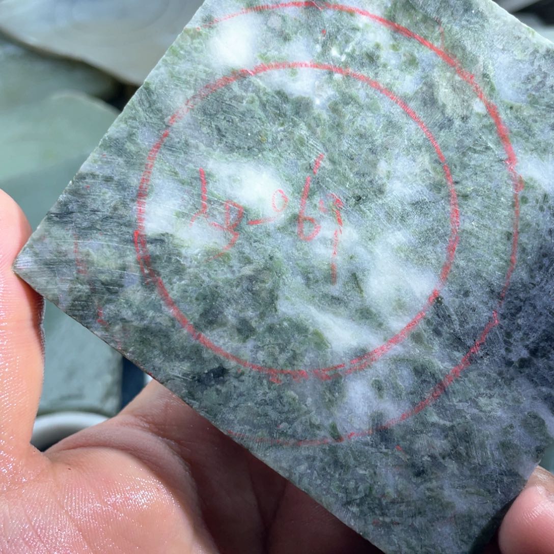 独山玉未镶嵌定制手镯