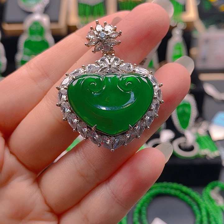 翡翠未镶嵌颈饰2565889