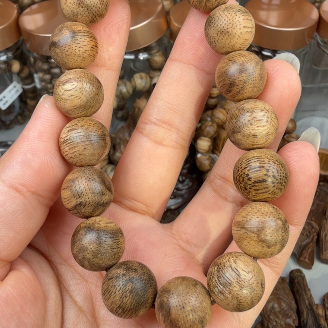 沉香沉香碎屑文莱 1.3*14.4 克