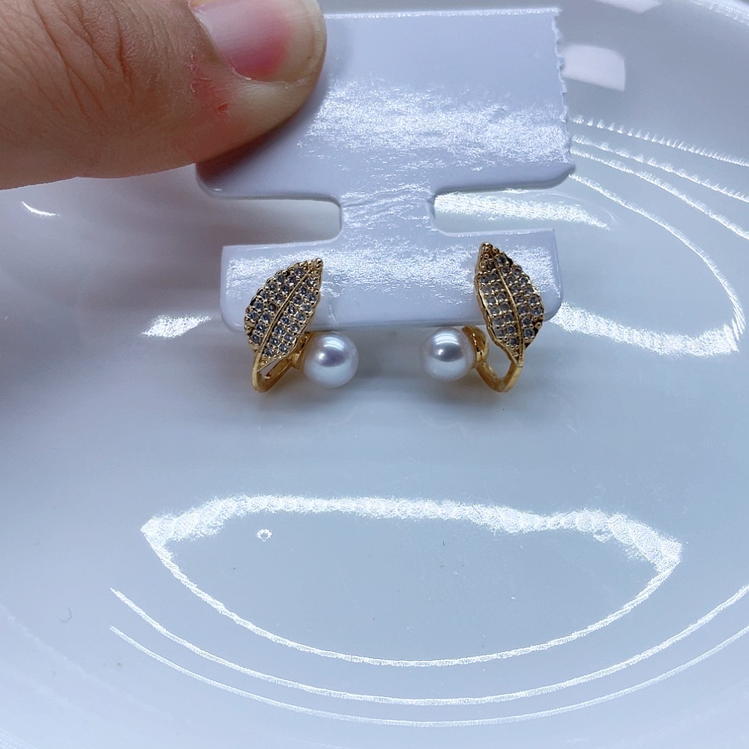 银S925镶嵌耳饰淡水珍珠