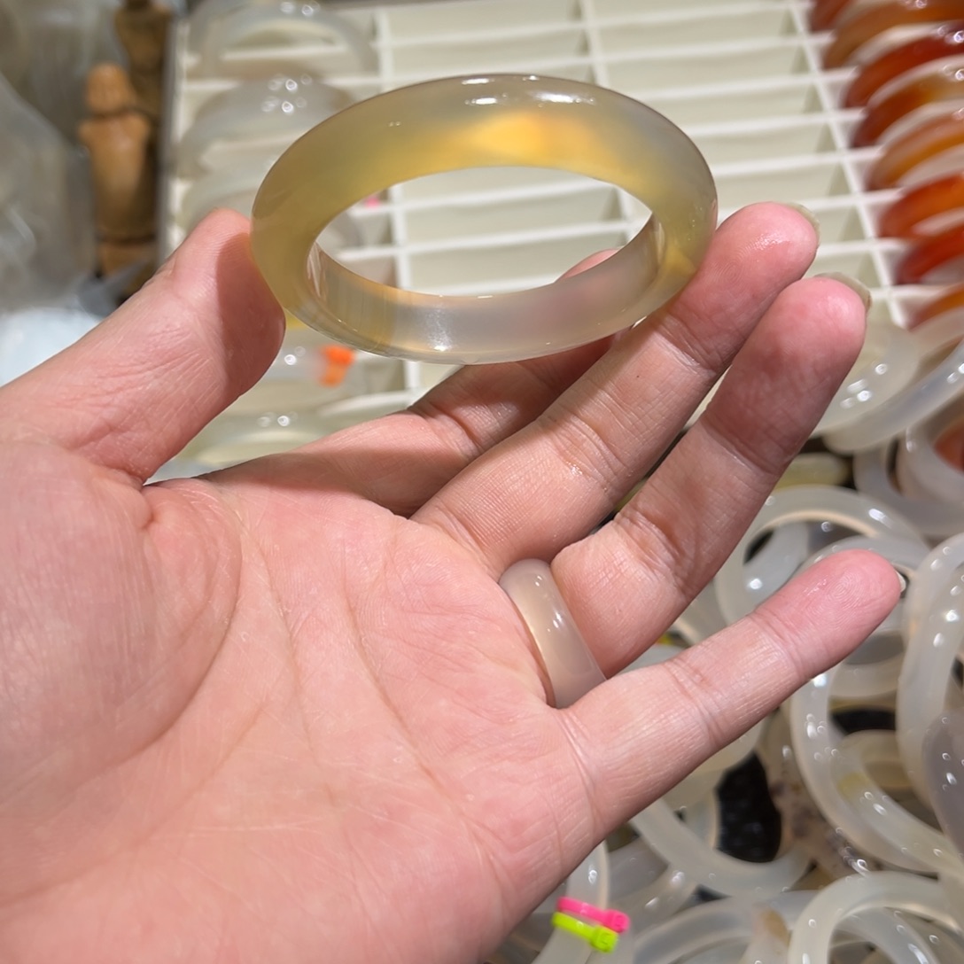 玛瑙/玉髓未镶嵌手镯55圈有包容2.2