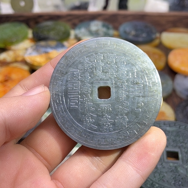 蛇纹石玉挂件合金