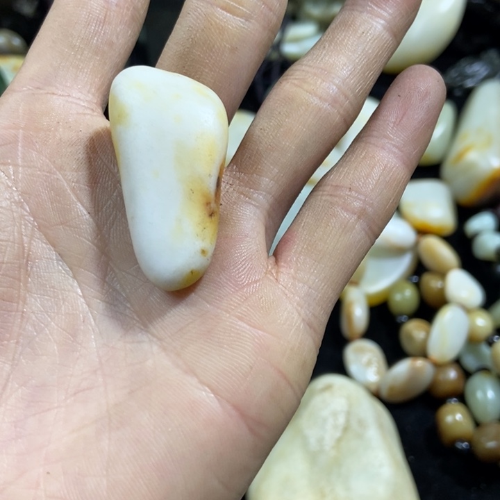 和田玉（糖玉）颈饰未镶嵌