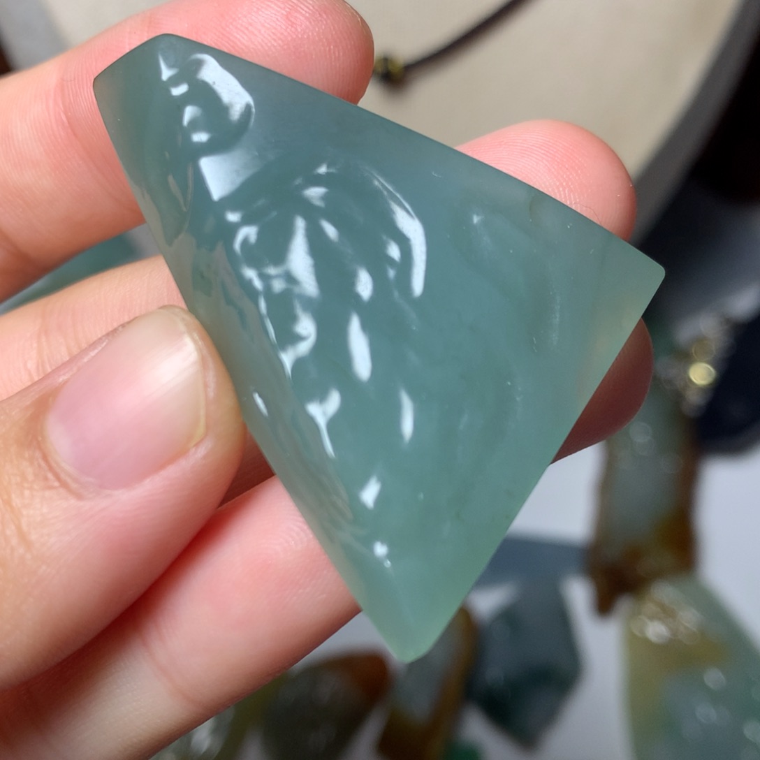 翡翠颈饰未镶嵌吊坠