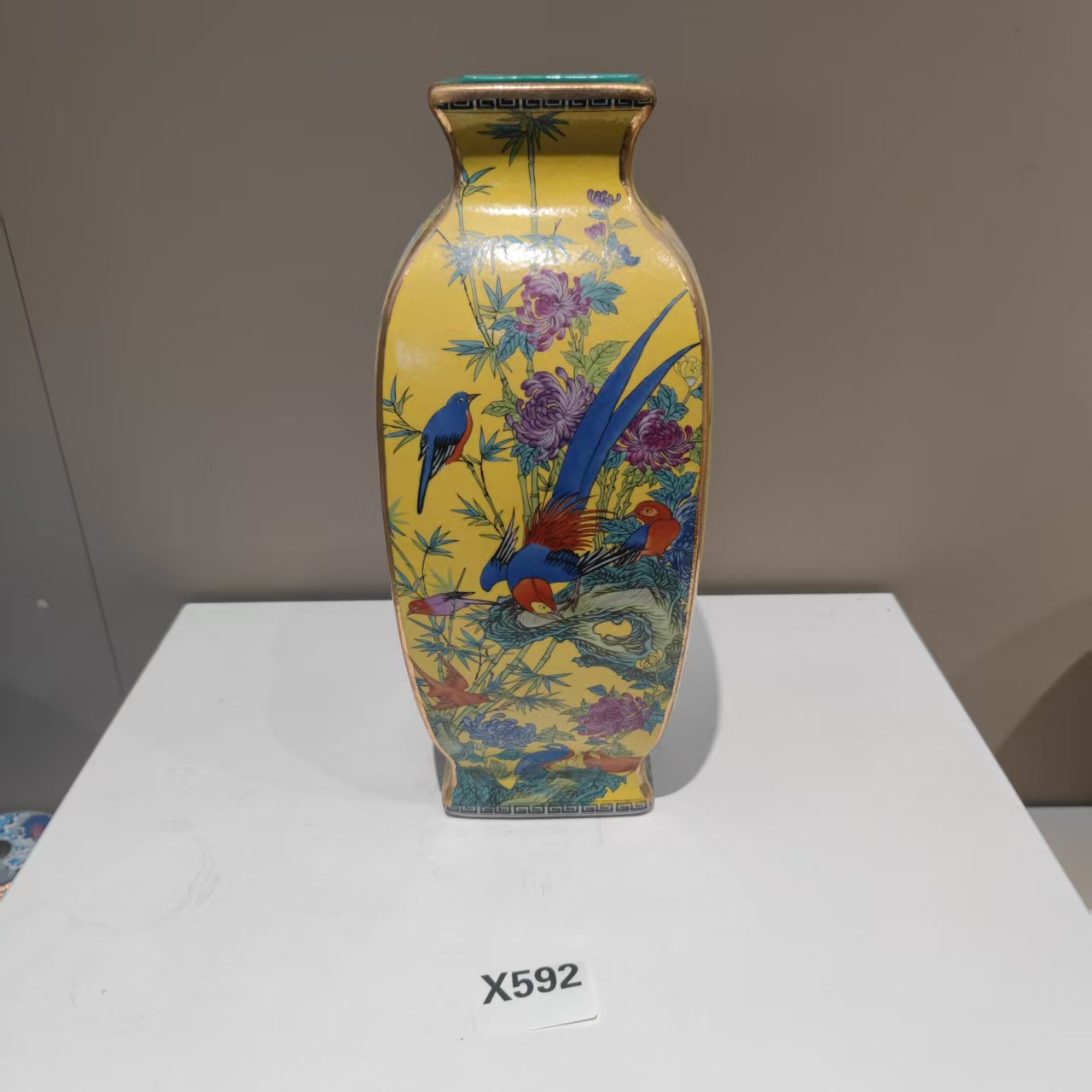 景德镇陶瓷花瓶釉上彩花鸟四方瓶