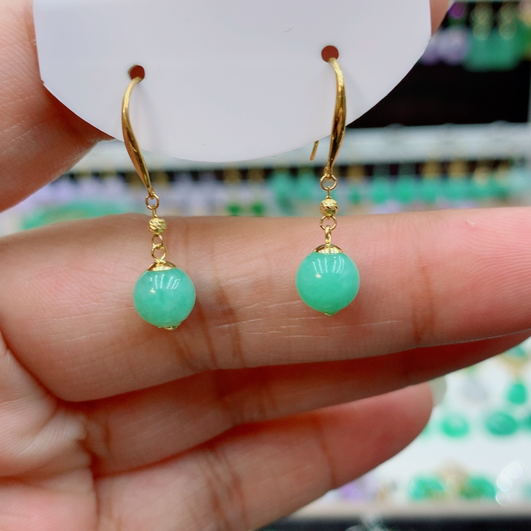 翡翠18K金镶嵌耳饰的