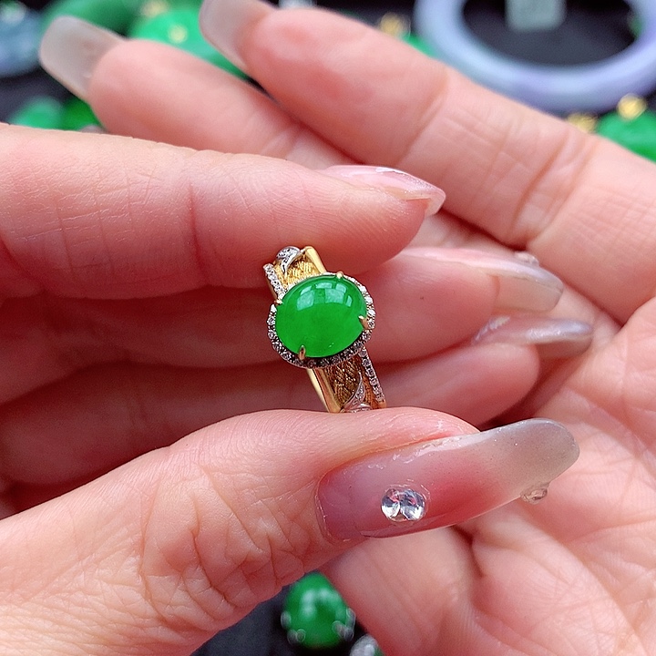 翡翠颈饰18K金镶嵌翡翠