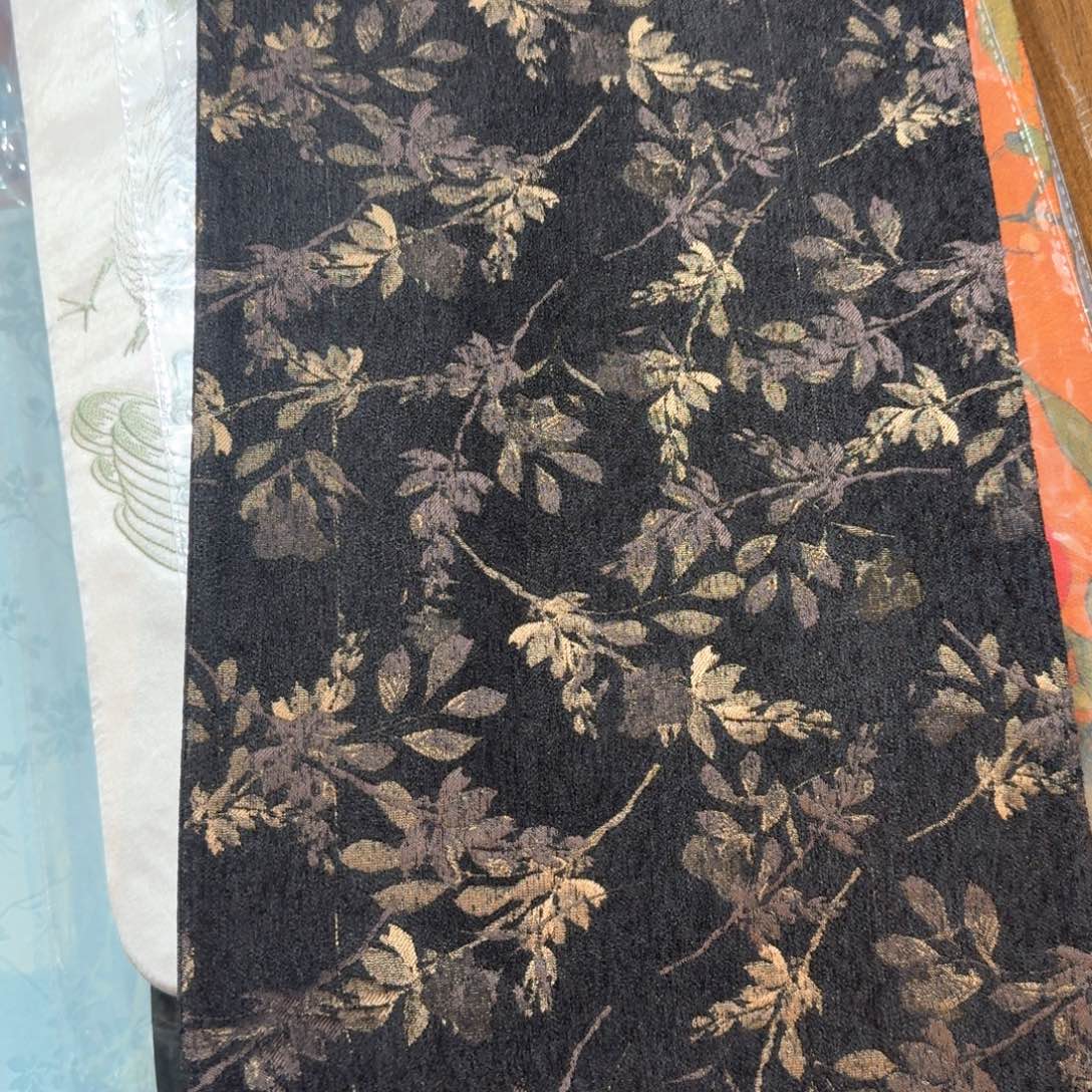 绒布黑金叶子茶席