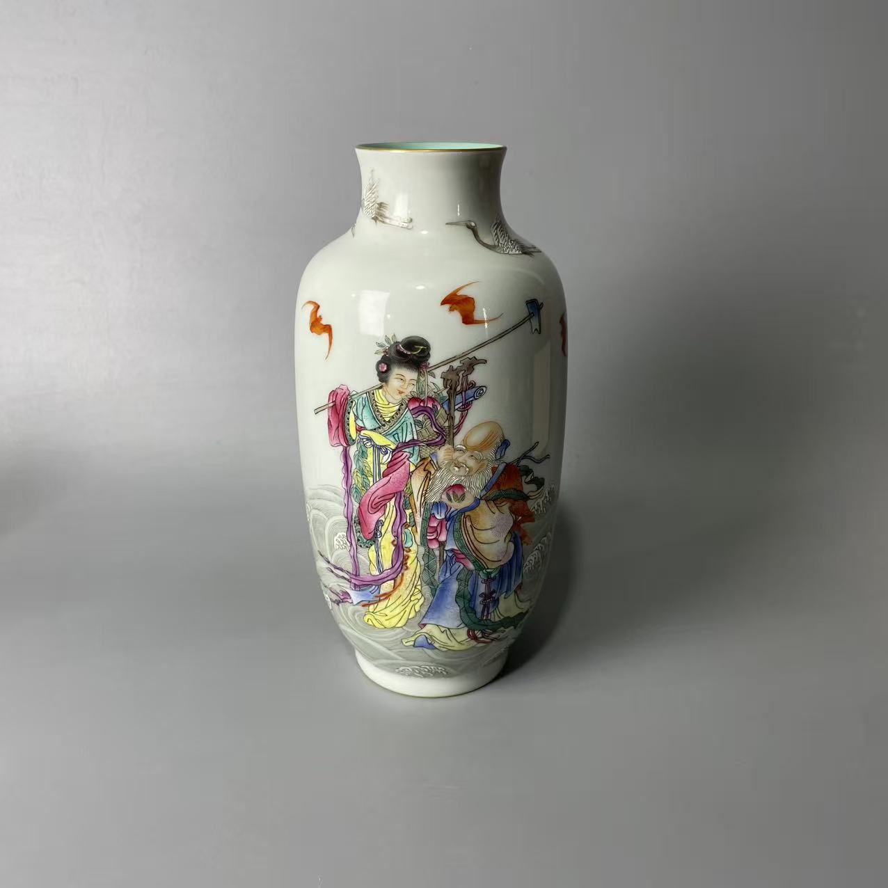 粉彩麻姑献寿灯笼瓶