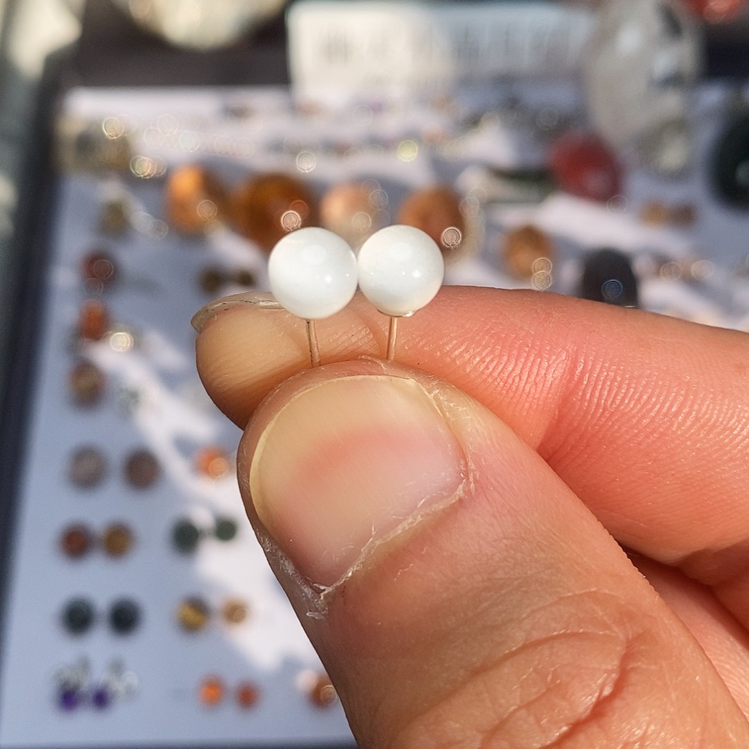 白兔毛水晶耳钉925银半盆型一对