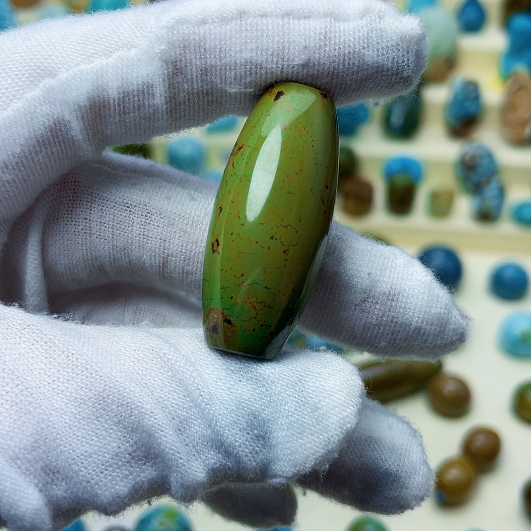 绿松石颈饰未镶嵌