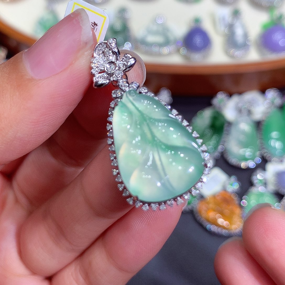 翡翠吊坠(不含链)18K金镶嵌