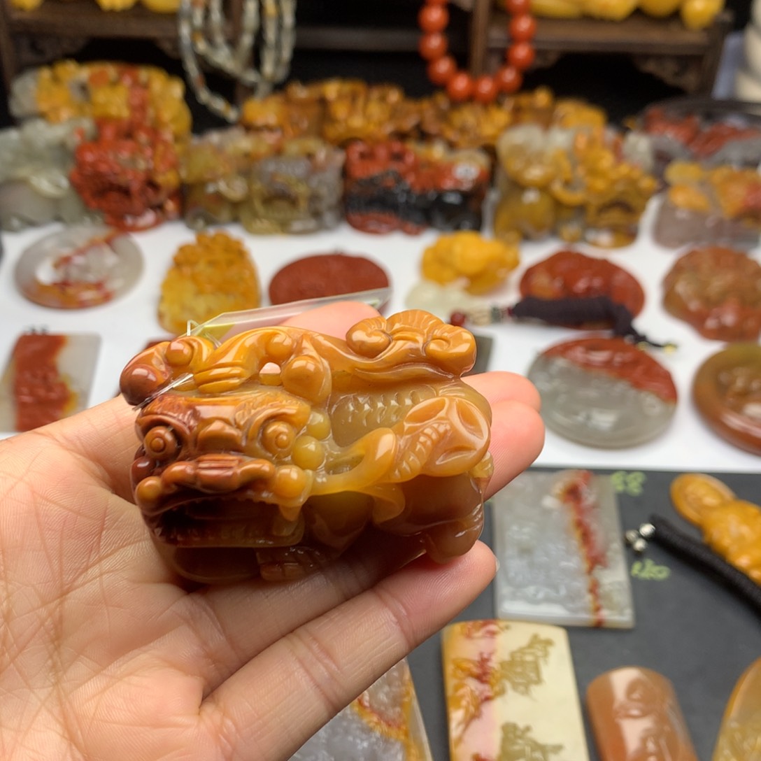 石英质玉（黄龙玉）挂件未镶嵌