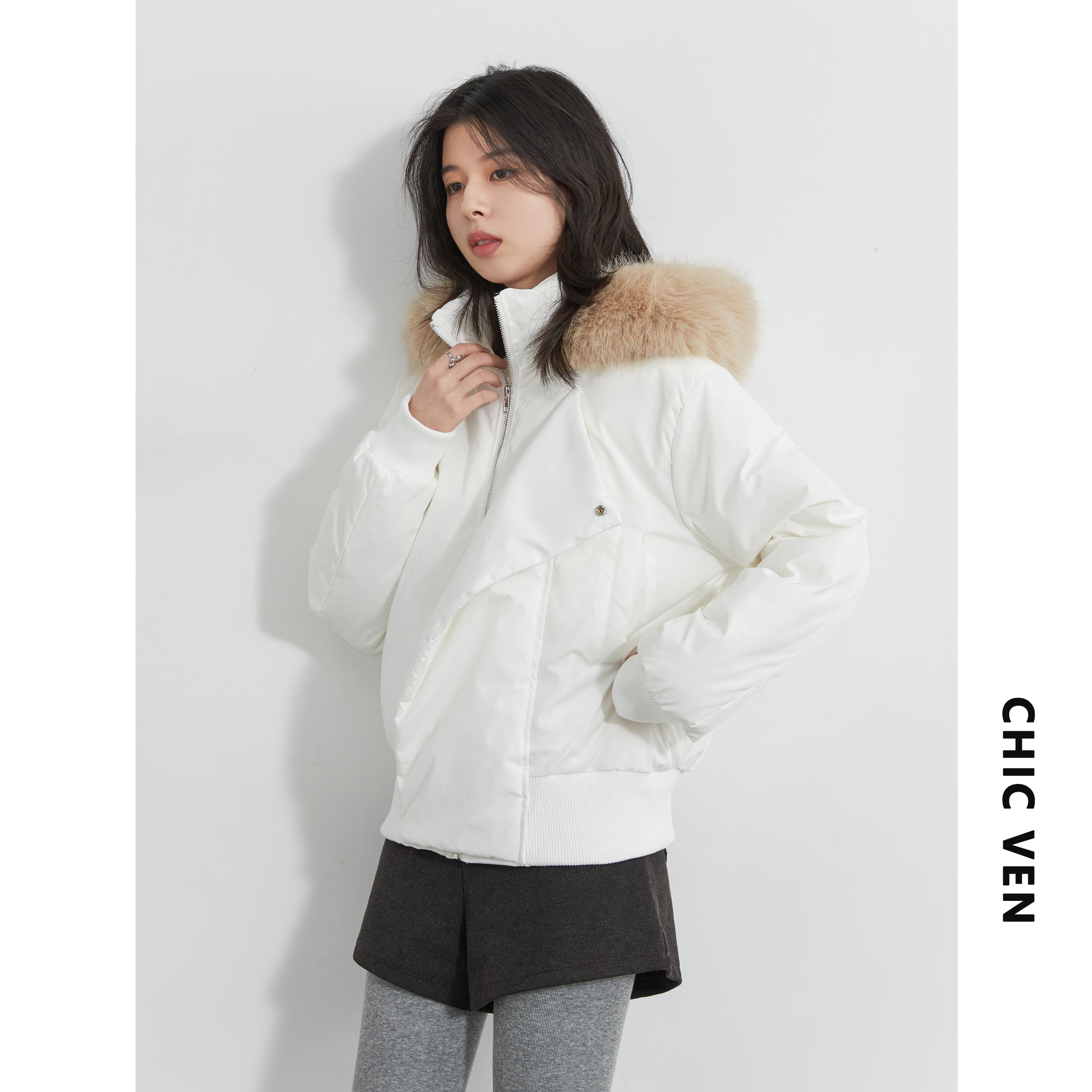 冬新款90白鸭绒短款羽绒服可拆卸毛领简约白色外套125DYR0756