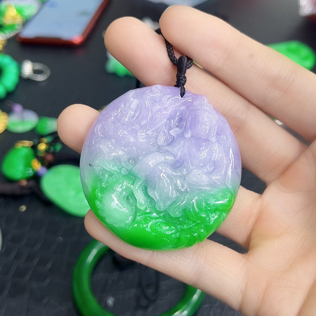 翡翠手镯未镶嵌吊坠