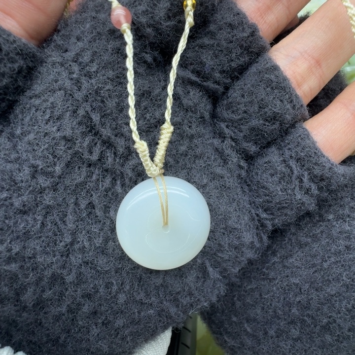 用***4定制和田玉和田玉白冰扣子